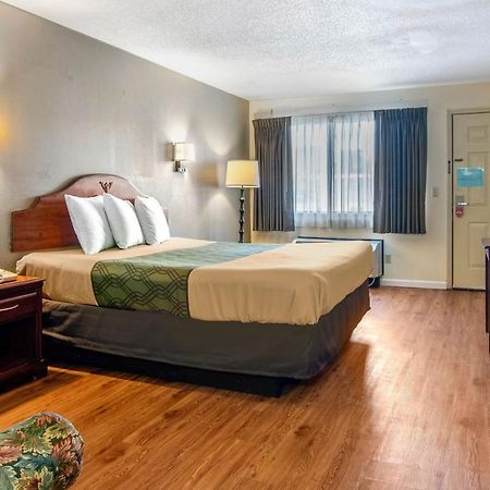 Fort Oglethorpe Econo Lodge Inn & Suites מראה חיצוני תמונה