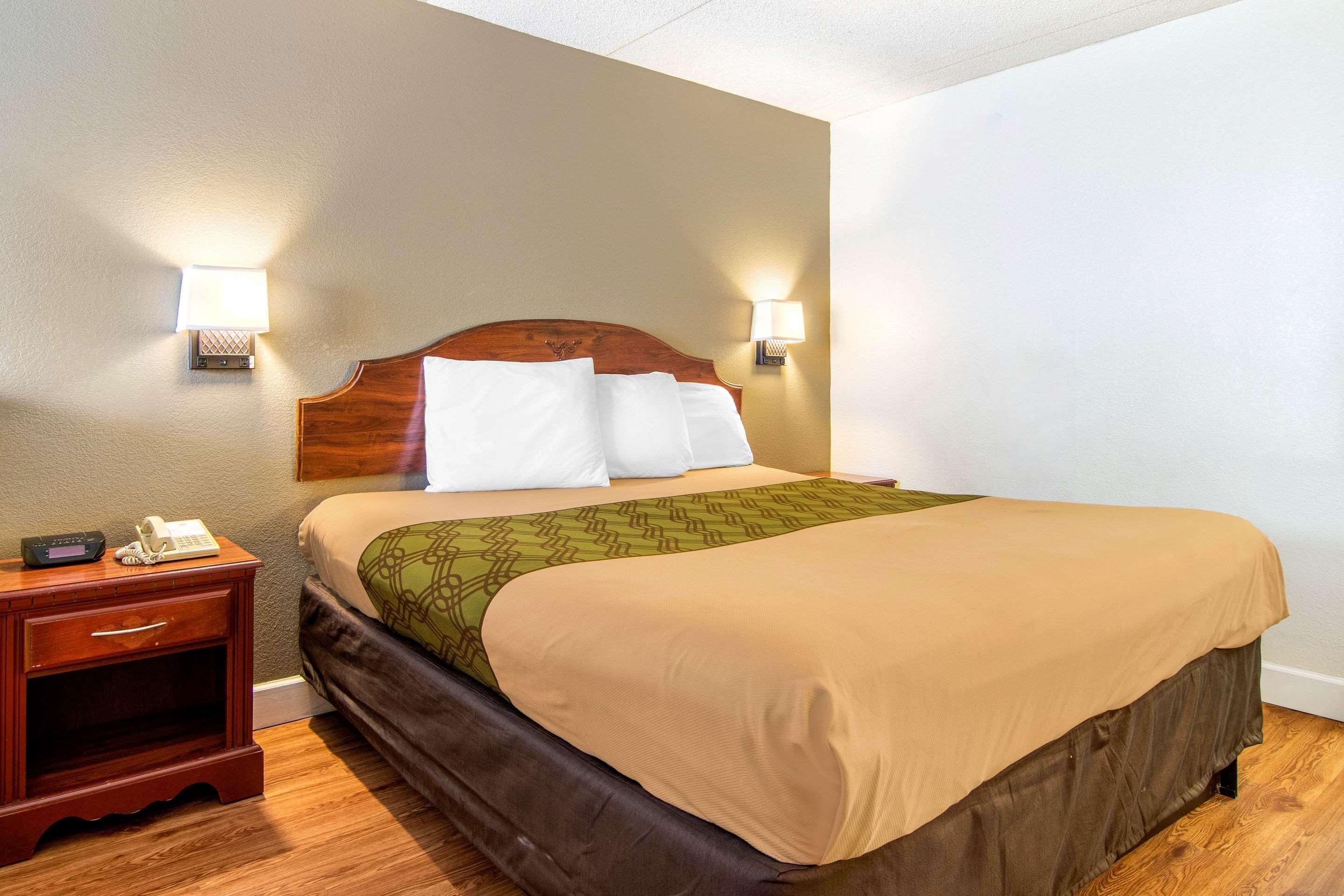 Fort Oglethorpe Econo Lodge Inn & Suites מראה חיצוני תמונה