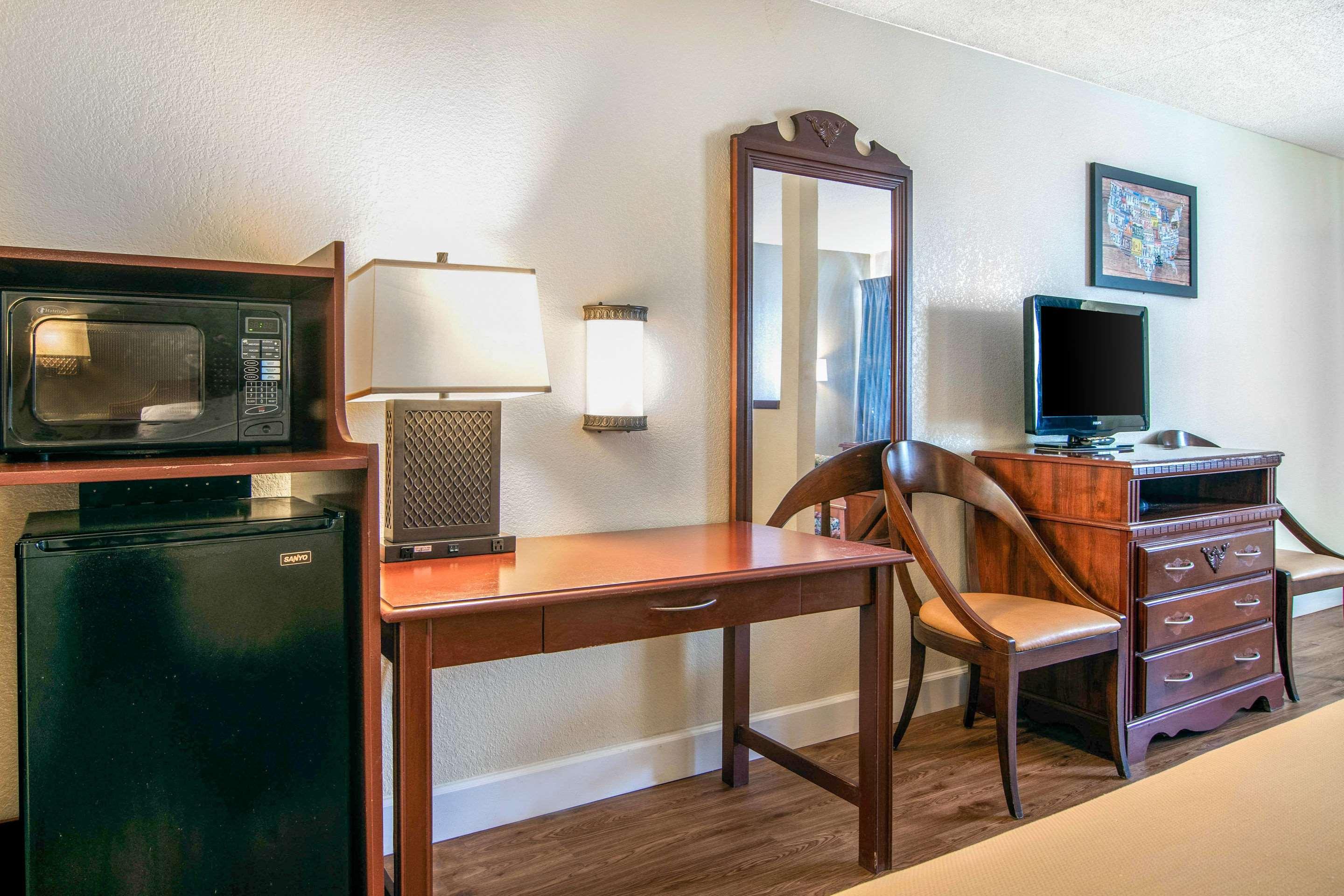 Fort Oglethorpe Econo Lodge Inn & Suites מראה חיצוני תמונה