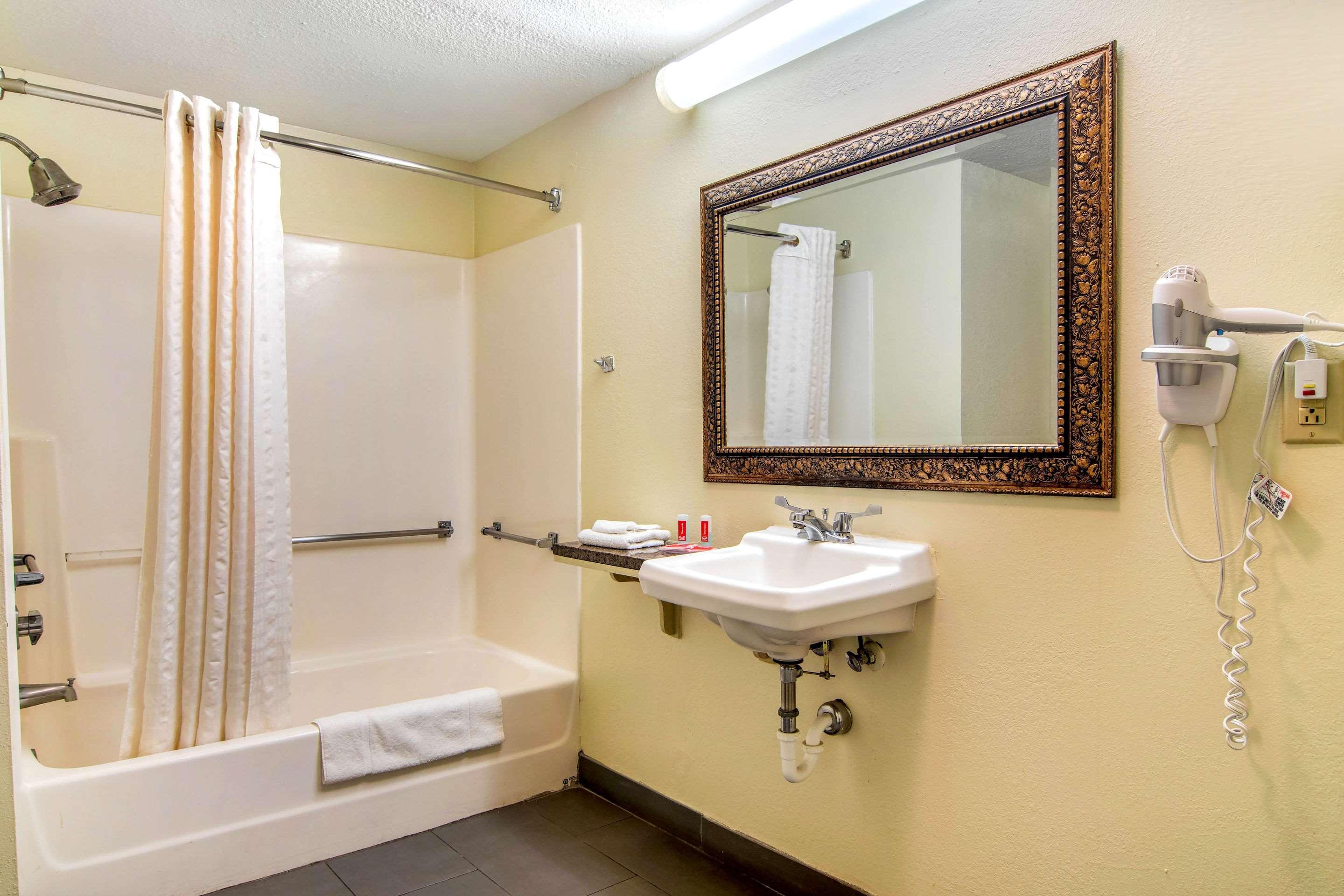 Fort Oglethorpe Econo Lodge Inn & Suites מראה חיצוני תמונה