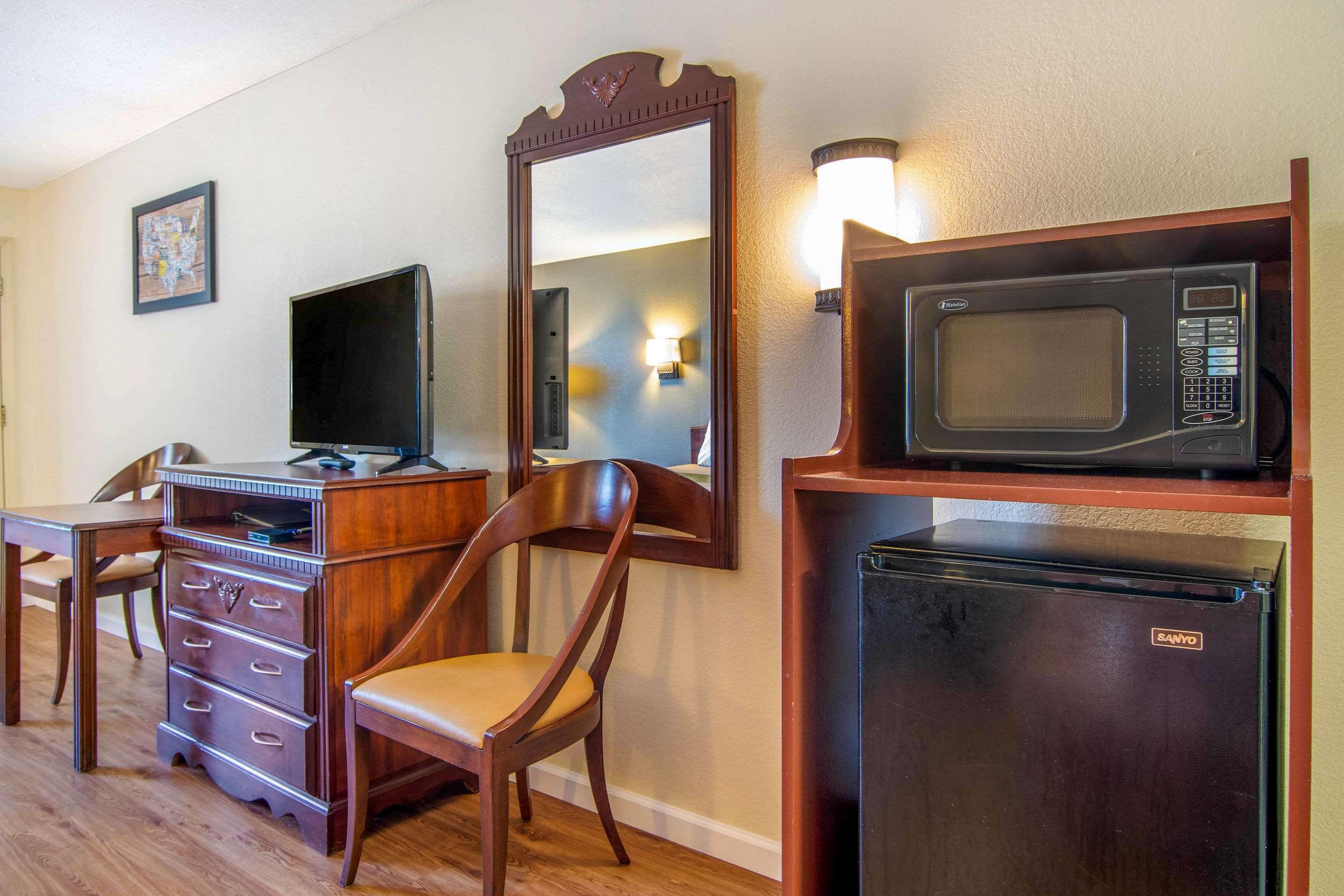 Fort Oglethorpe Econo Lodge Inn & Suites מראה חיצוני תמונה