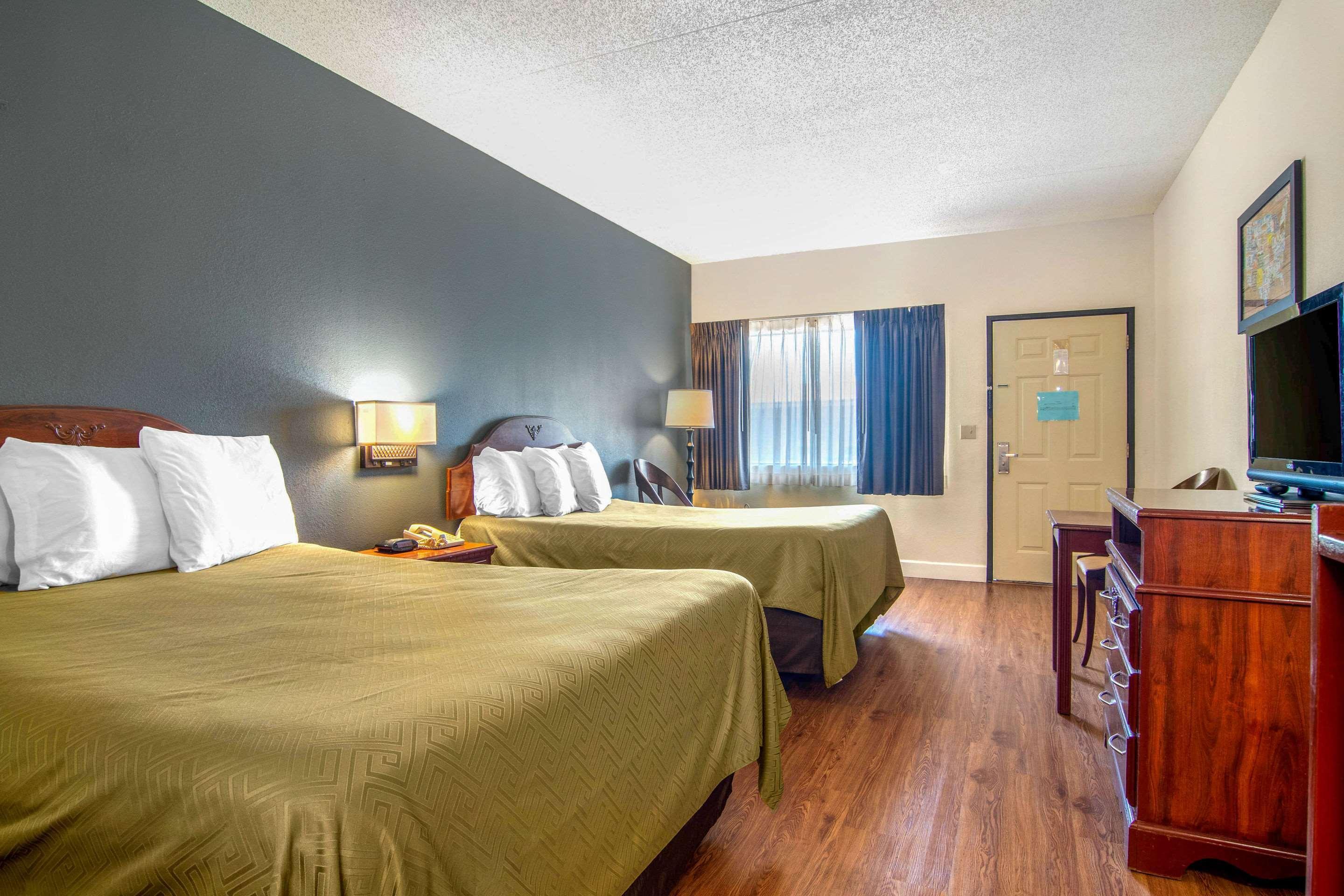 Fort Oglethorpe Econo Lodge Inn & Suites מראה חיצוני תמונה