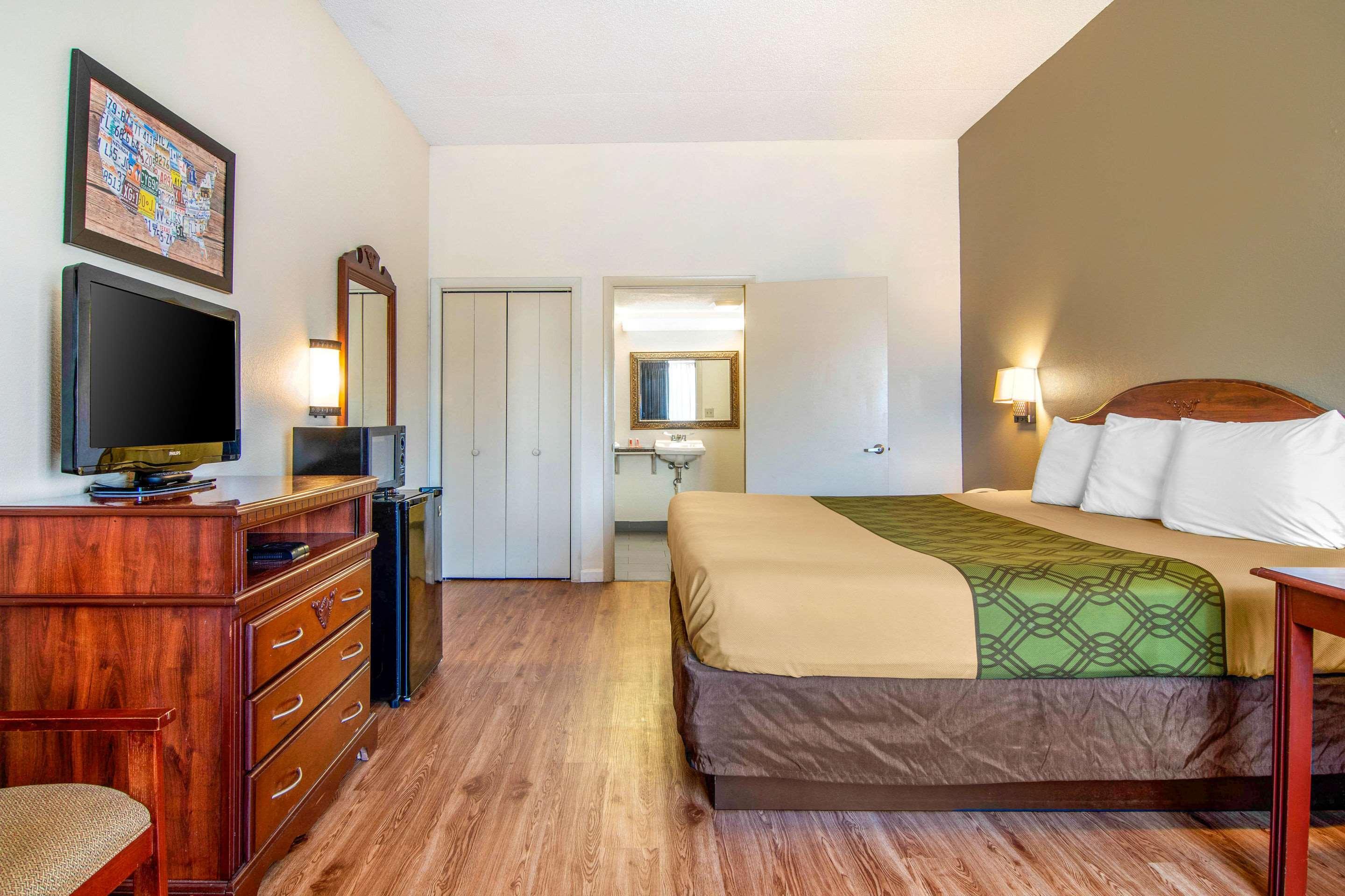Fort Oglethorpe Econo Lodge Inn & Suites מראה חיצוני תמונה