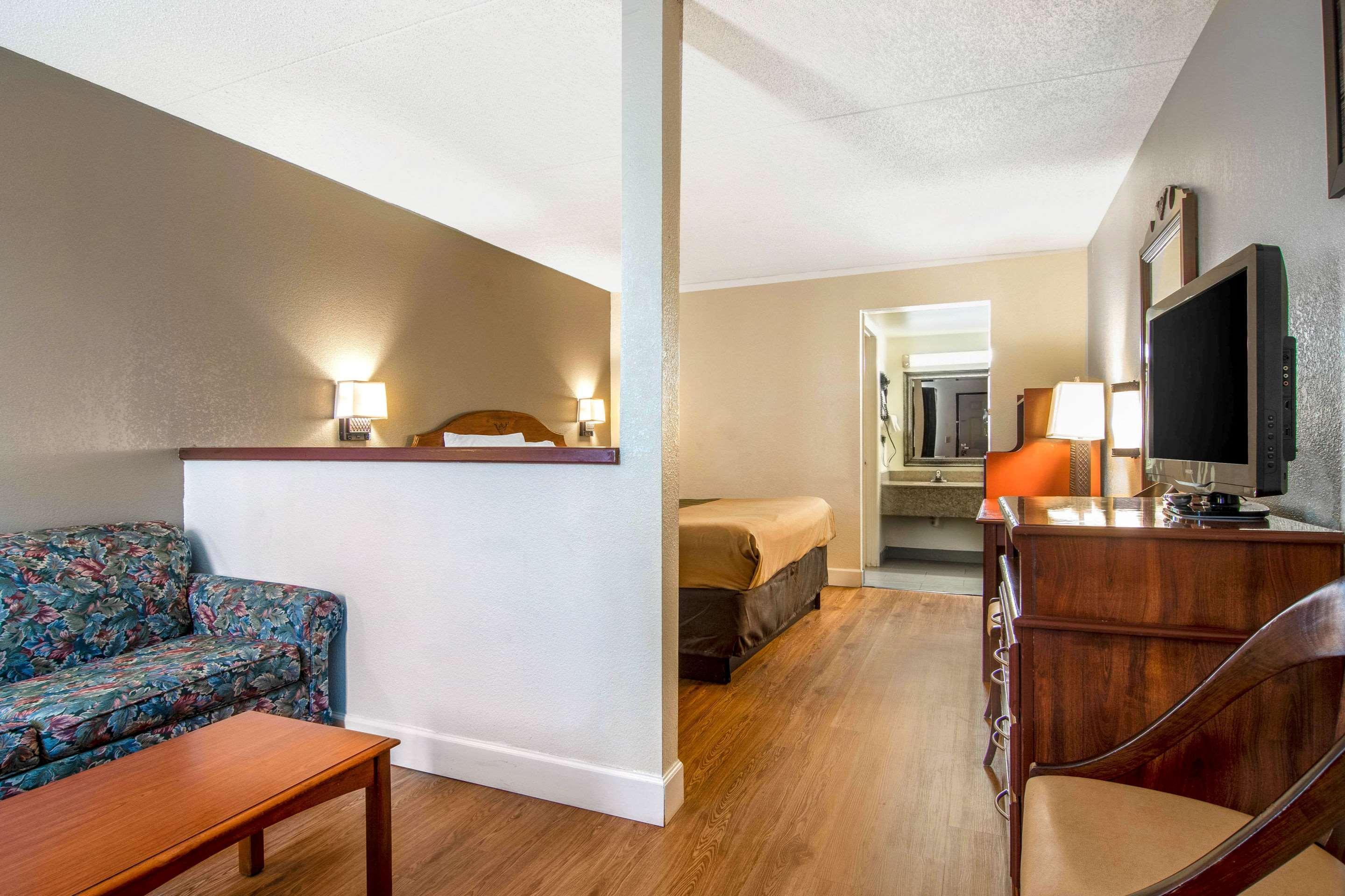 Fort Oglethorpe Econo Lodge Inn & Suites מראה חיצוני תמונה