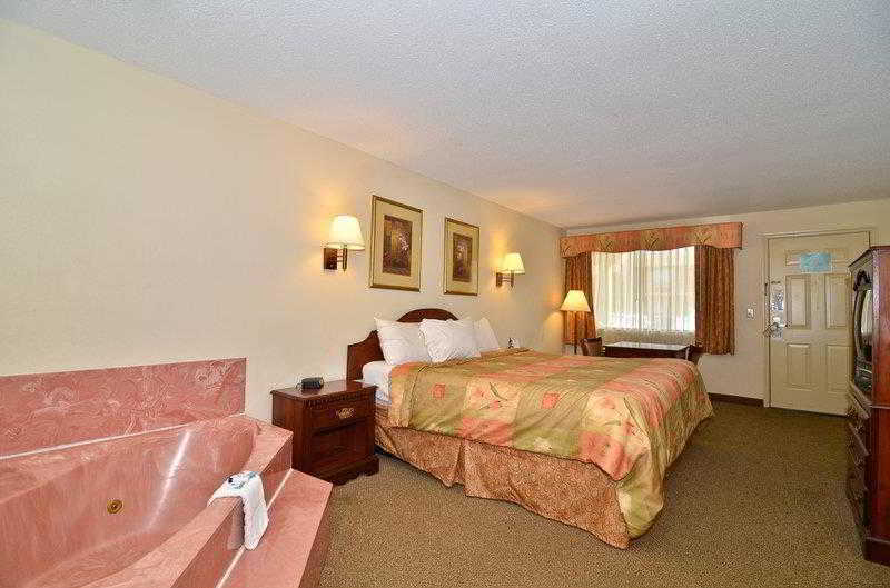 Fort Oglethorpe Econo Lodge Inn & Suites מראה חיצוני תמונה