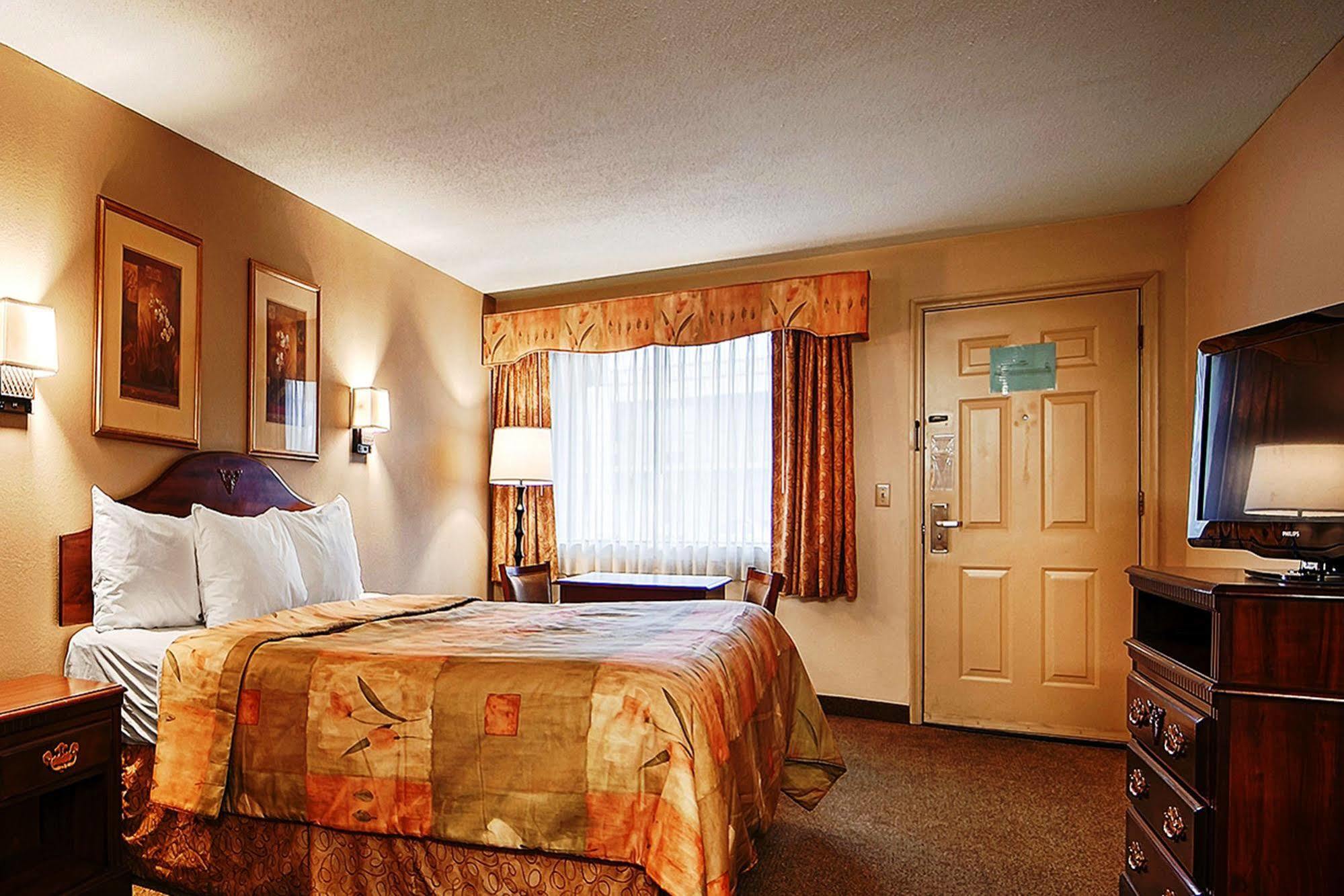 Fort Oglethorpe Econo Lodge Inn & Suites מראה חיצוני תמונה
