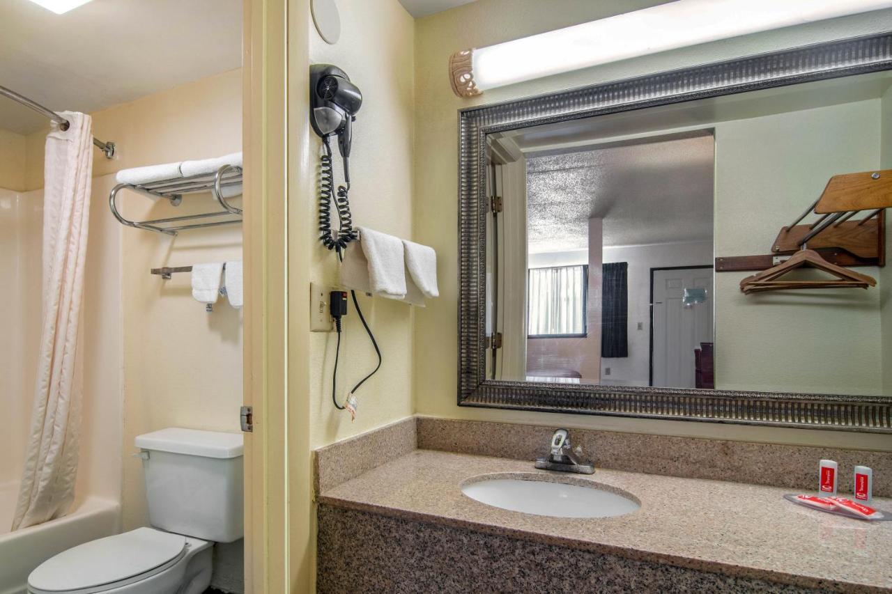 Fort Oglethorpe Econo Lodge Inn & Suites מראה חיצוני תמונה
